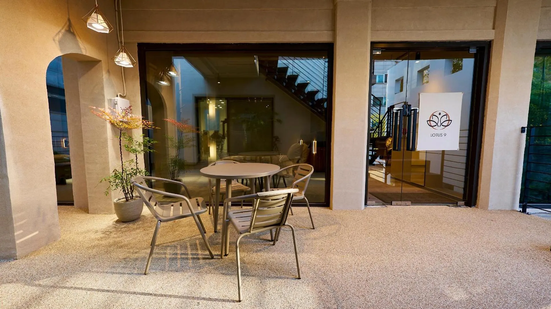 L9 Tailored Service Home Near Hongik Univ Station Seul