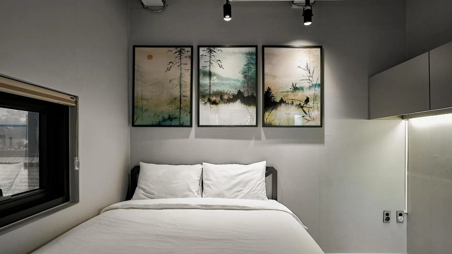 L9 Tailored Service Home Near Hongik Univ Station Seoul 0*,  Südkorea