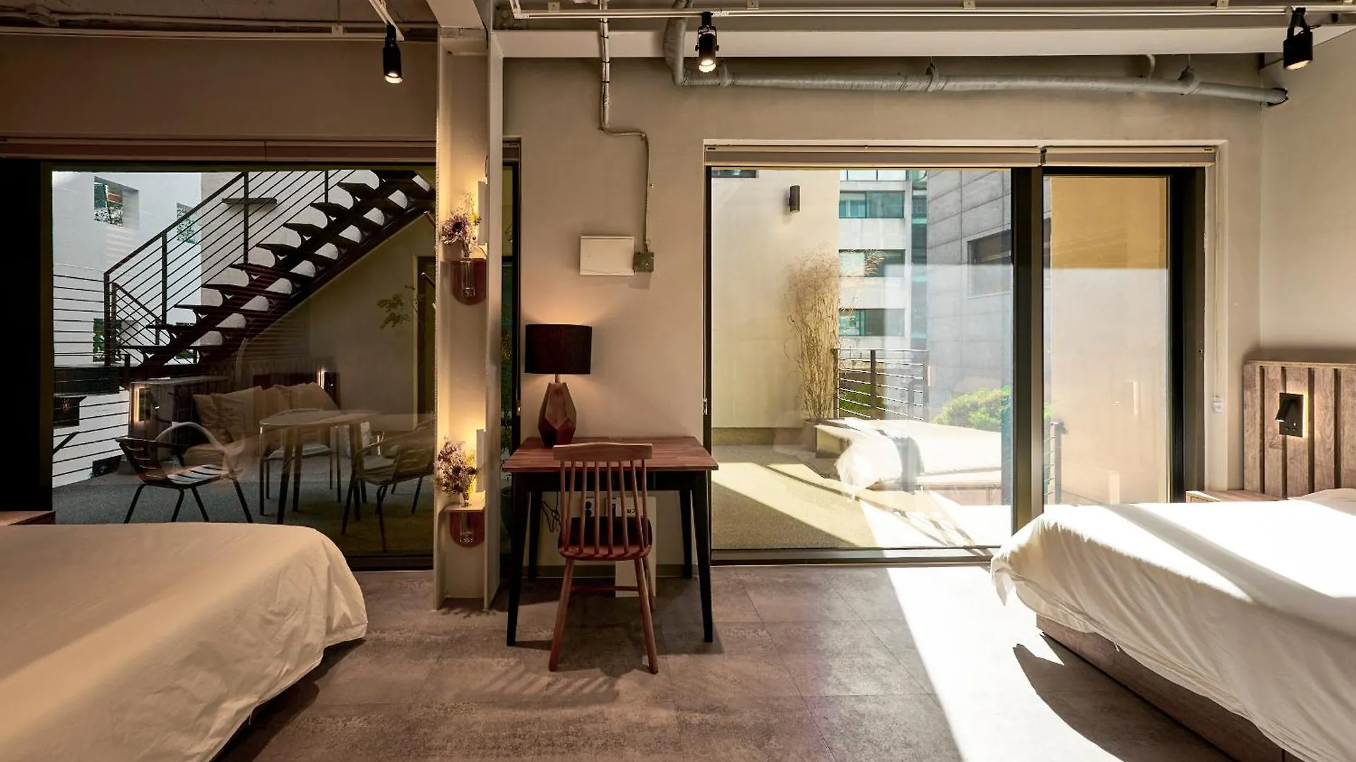 L9 Tailored Service Home Near Hongik Univ Station Seoul